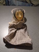 Puppentheater-Figur Grossmutter grau/schwarz kariert