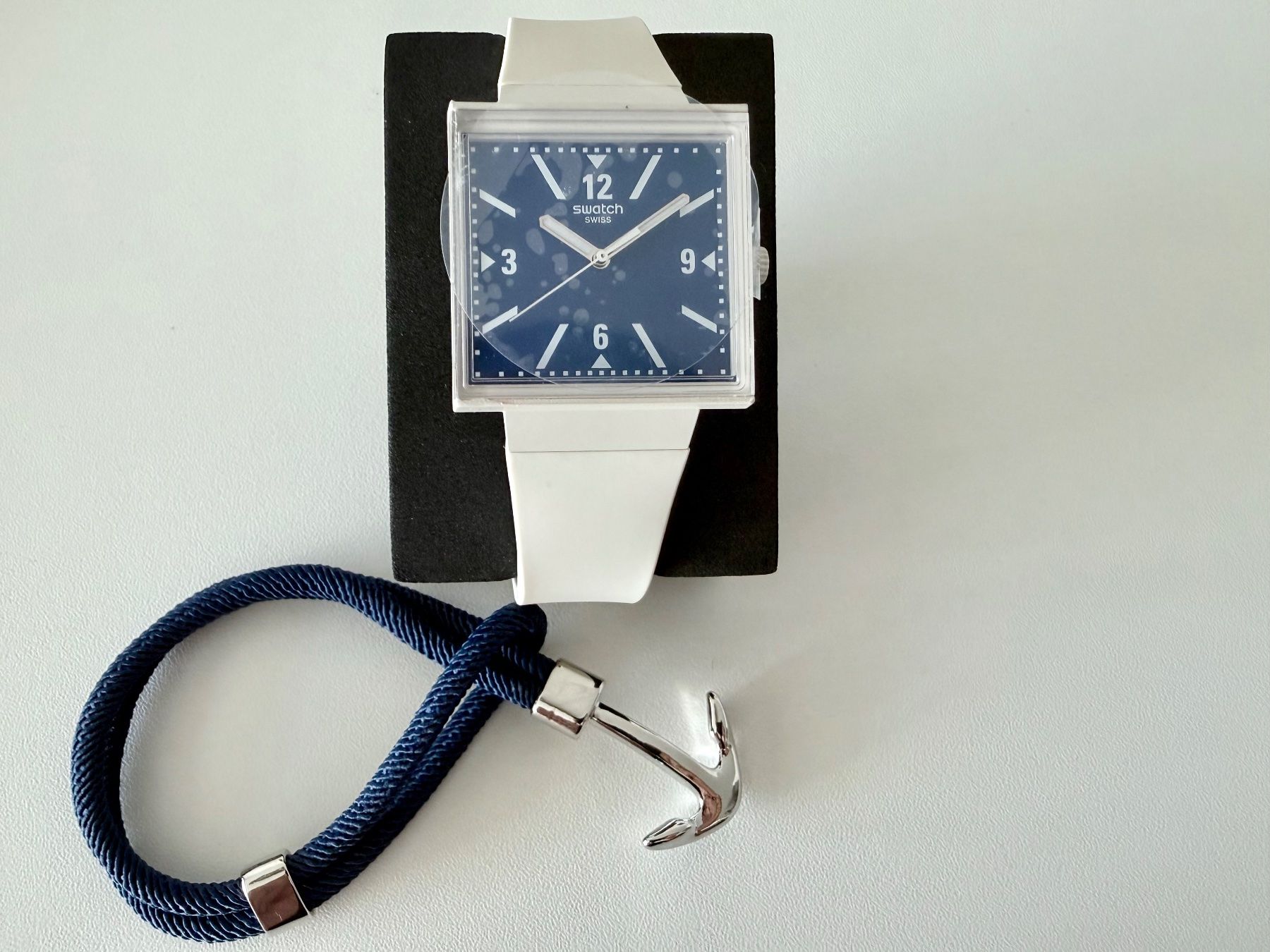 Swatch Orologi: SWATCH "WHAT IF...TARIFFS?“ 39% + Anchor blue cord bracelet – Nuovo (secondo la descrizione) da Le Mont-sur-Lausanne venduto da LycaGallery 1
