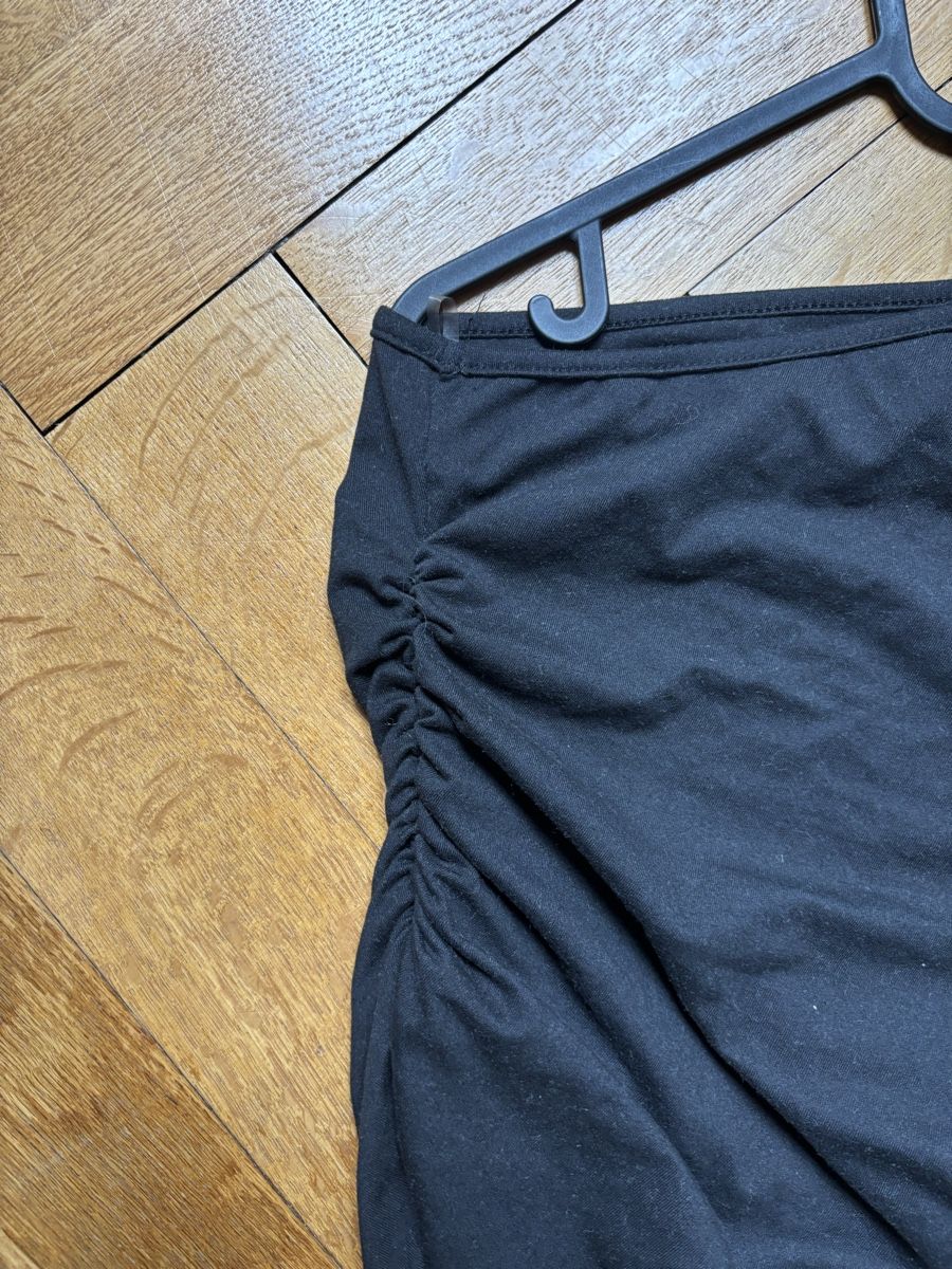 Top: Haut asymétrique noir - Taille M – Nuovo e nell'imballaggio originale da Martigny venduto da O96 1