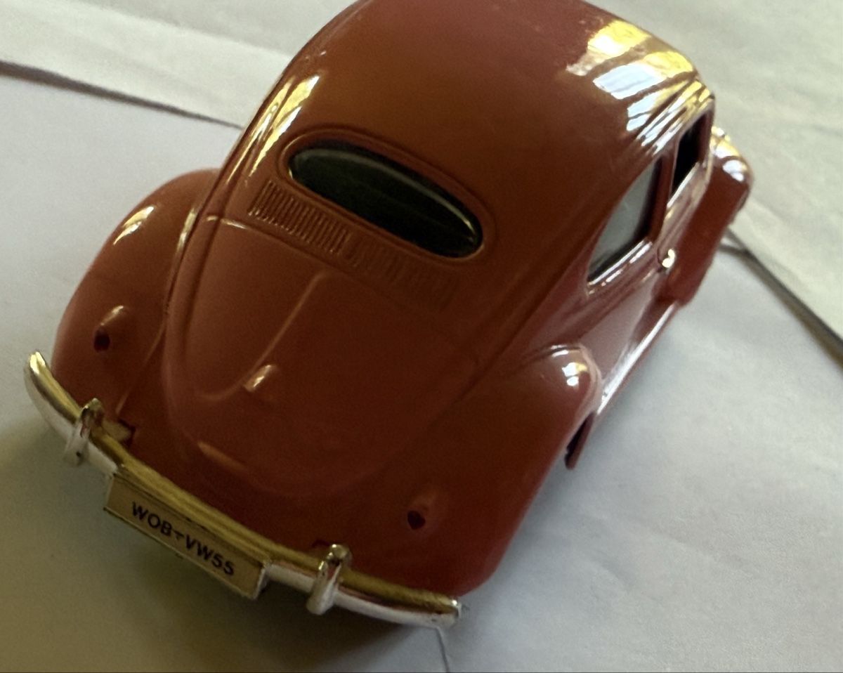 Volkswagen Modellini d'auto: VW KÄFER/ Brezel/1:24/ Pink/ neuwertig – Usato da hunzenschwil venduto da Oldipark 1