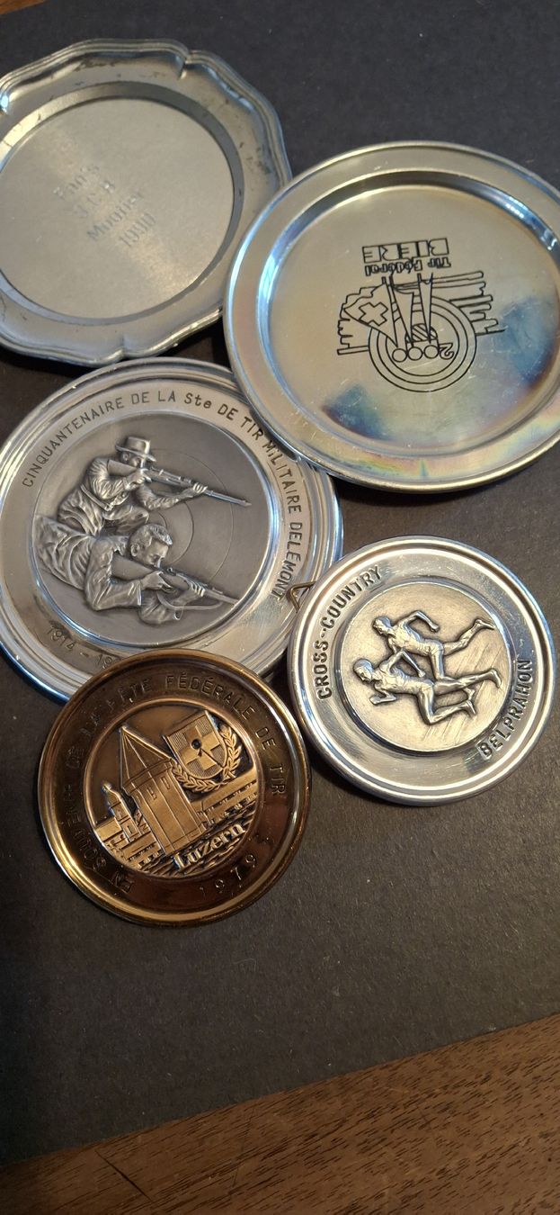 Medaglie: Lot de médailles et trophées  – Usato da Mont-sur-Lausanne venduto da bovary13 4
