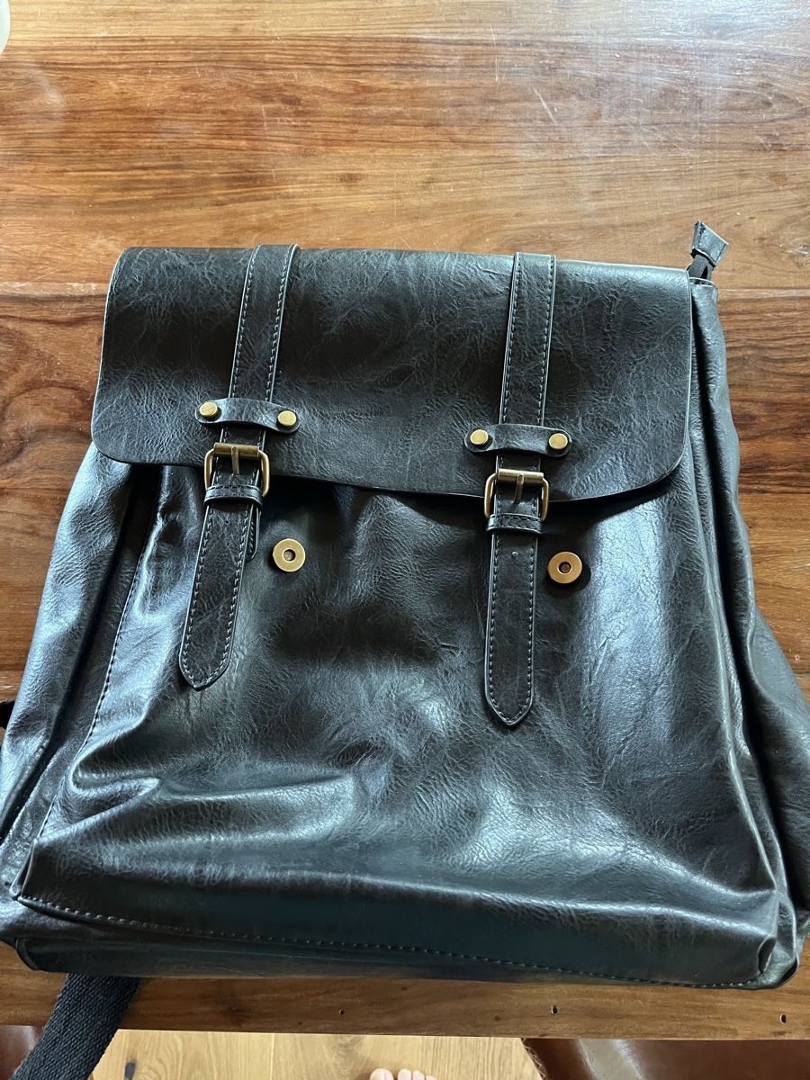 Rucksäcke: Lederrucksack schwarz – Gebraucht aus Gümmenen von gastmer