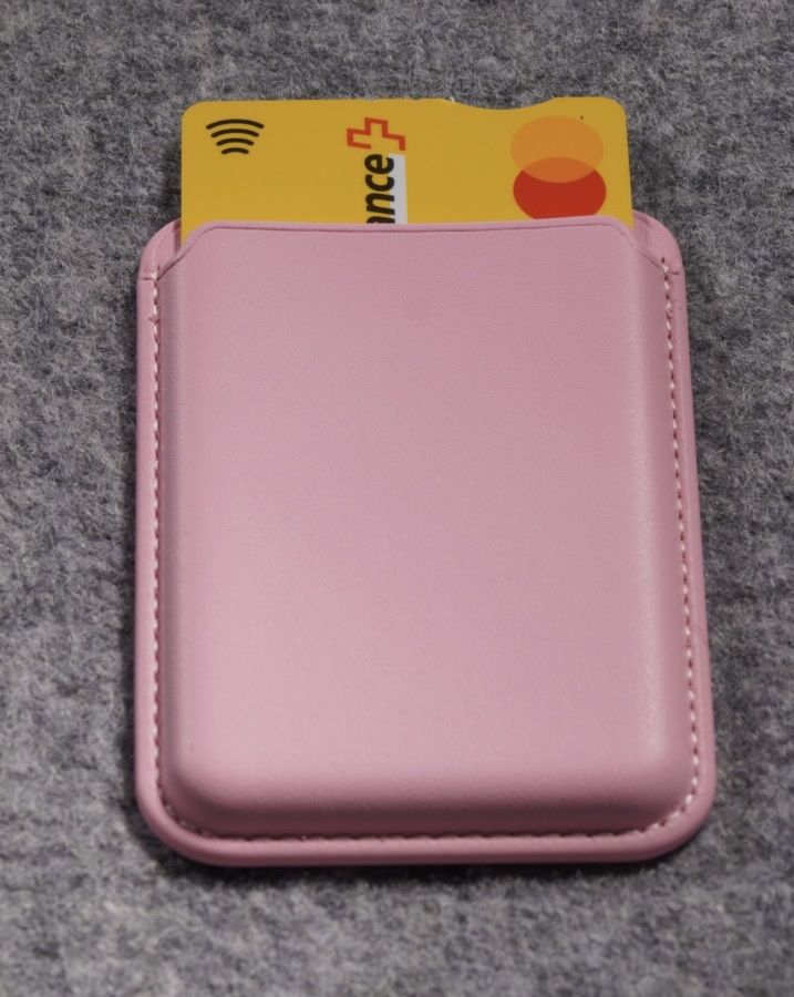 Altro in  Abbigliamento & Accessori: Magnetischer Kartenhalter für iPhone – Nuovo e nell'imballaggio originale da Winterthur venduto da Regton