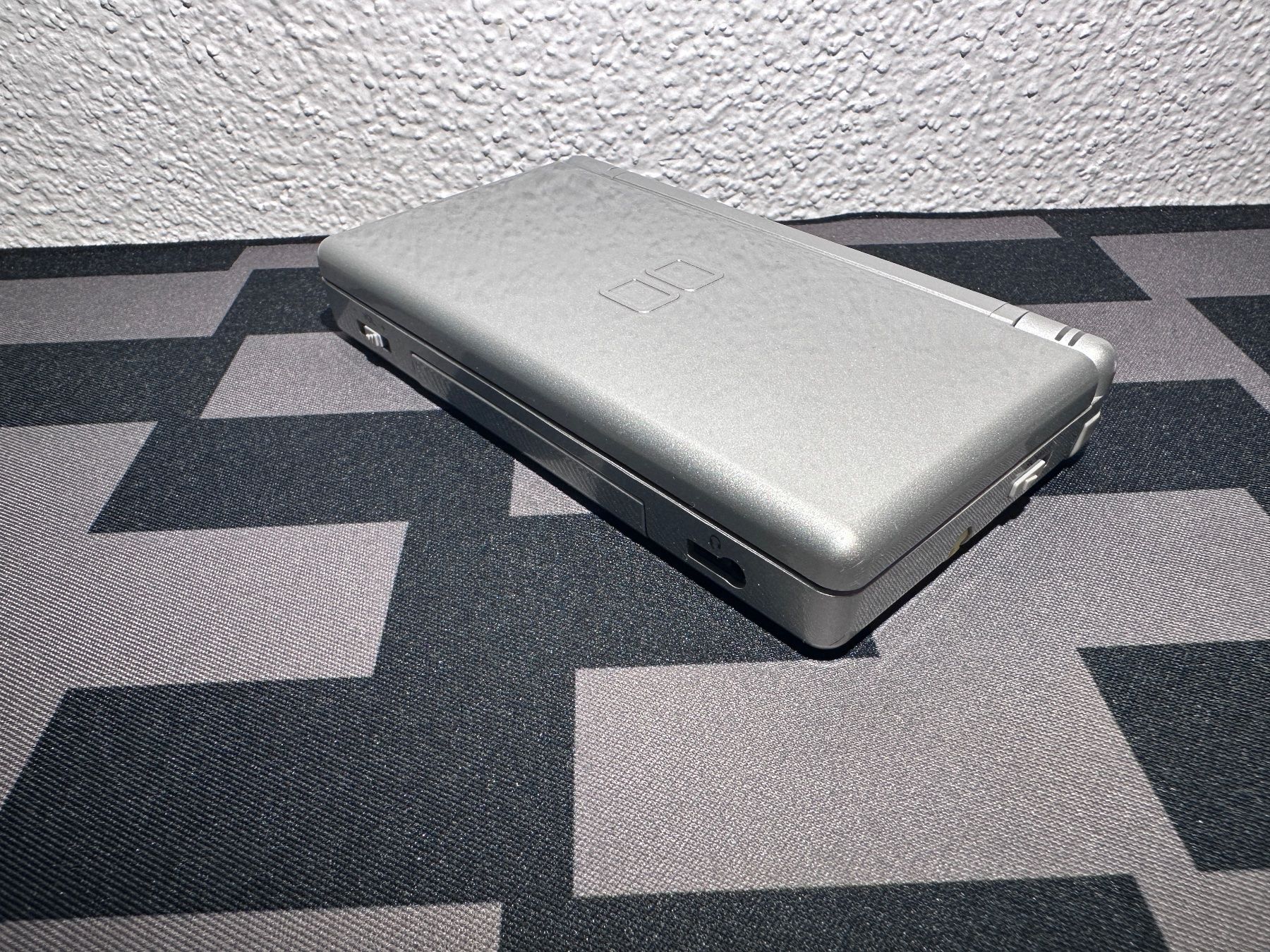 Nintendo Console: Nintendo DS Lite Silber + Ladekabel + Stift + GBA Abdeckung – Usato da Kappel SO venduto da MyFunBox 2