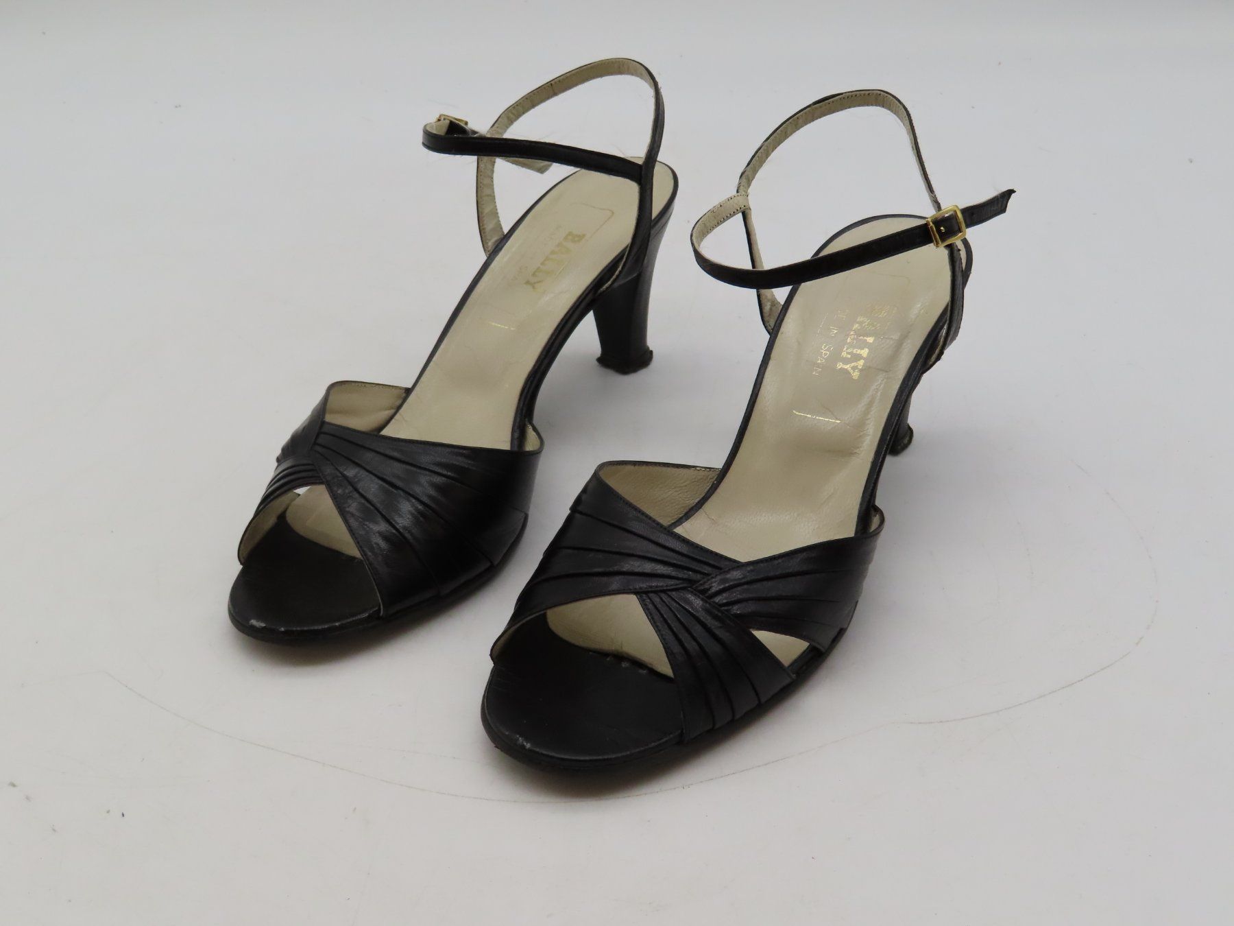 Bally Damenschuhe: Bally Damen Sandaletten Leder Gr. 37 – Gebraucht aus Reinach BL von WBZ-Flohmarkt