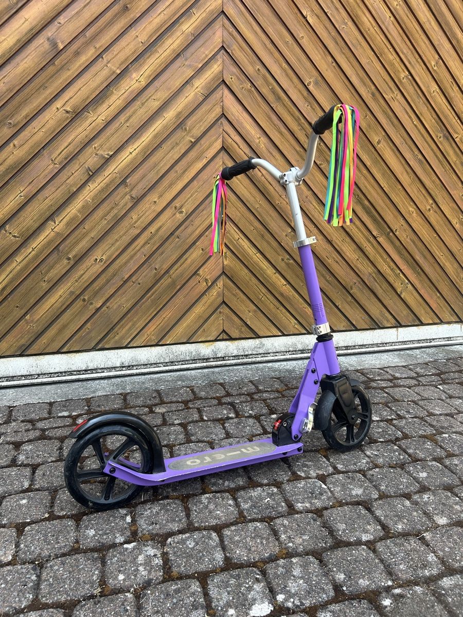Micro Kickboard: Micro Scooter Violett mit Zötteli – Usato da Aegerten venduto da CeliKo 2