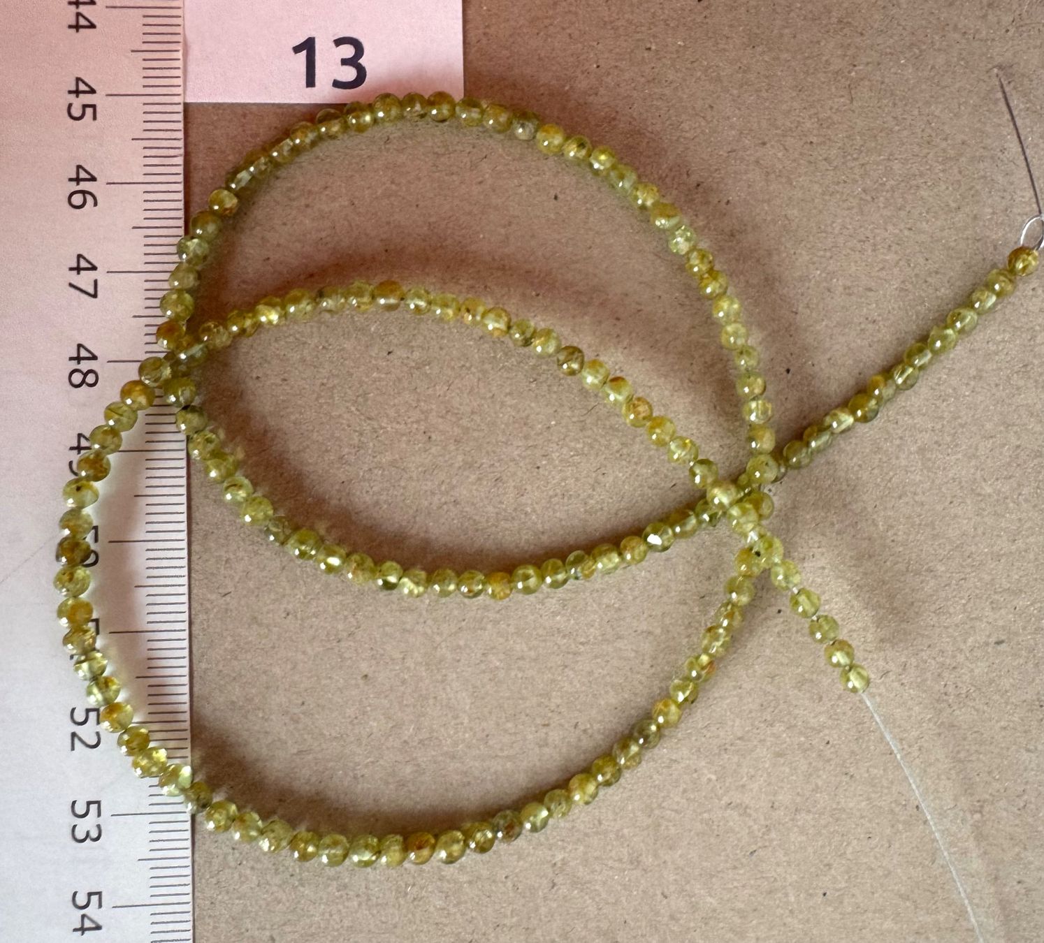 Catenine: Peridot. Olivin        extra  runde  feine Form   3mm  46cm – Nuovo e nell'imballaggio originale da Leuggern venduto da gemshow 2