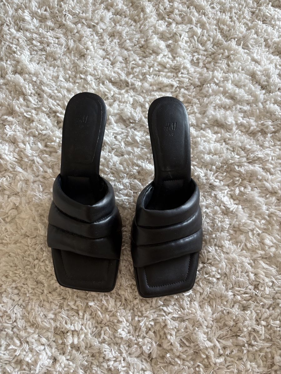 H&M Scarpe da donna: Padded Mules Black - Bottega Dupe – Nuovo (secondo la descrizione) da Nürensdorf venduto da vlr_tky25 1