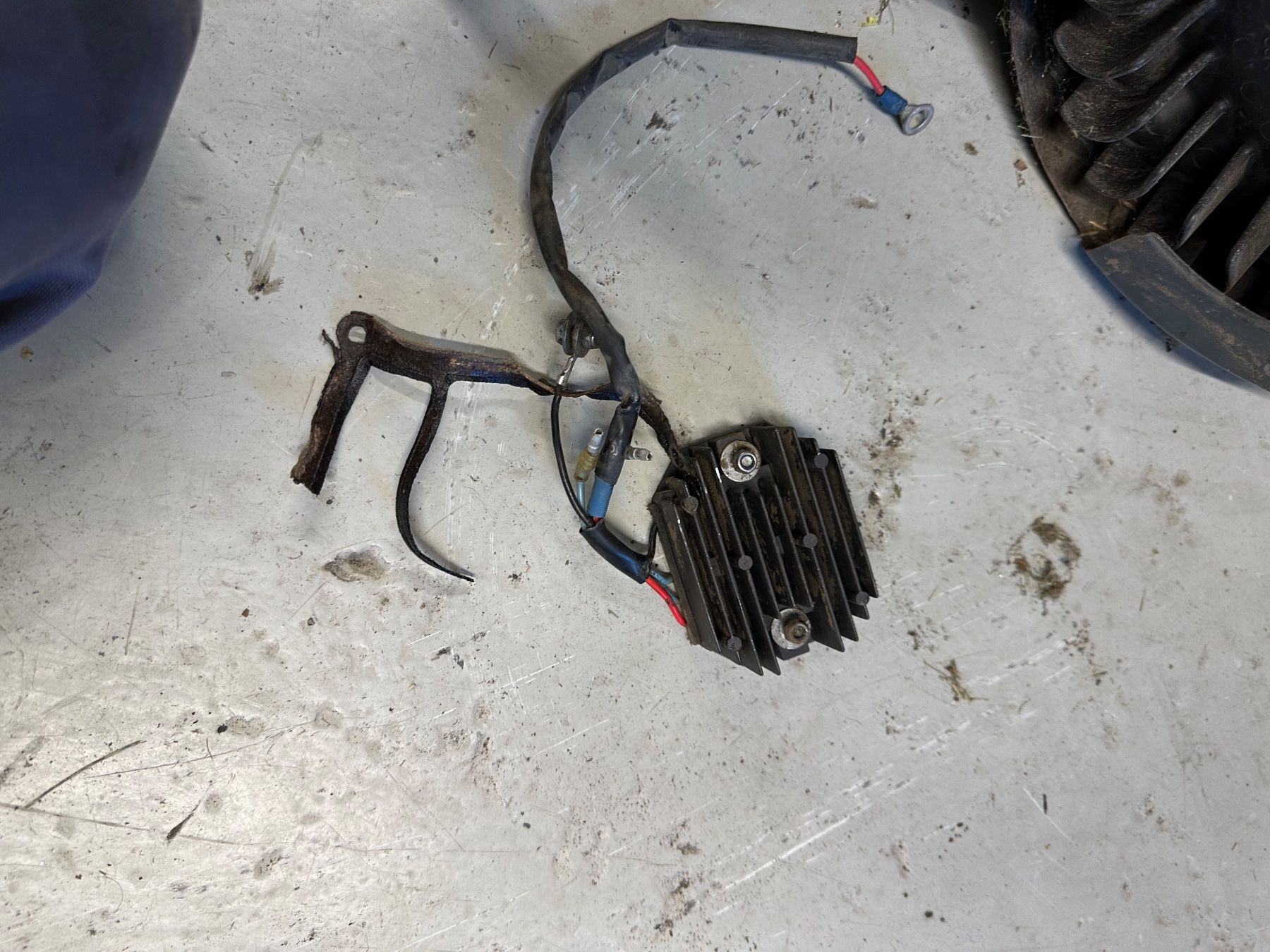 Kubota Raufutterernte: Kubota GH400 Motor – Defekt aus Weiach von  4