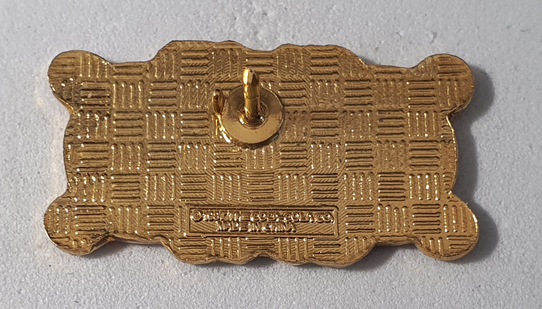 Placchette & Badge: AA041 - Pin Coca Cola Coke Drink – Usato da Reinach BL venduto da Boston-Verkauf 1