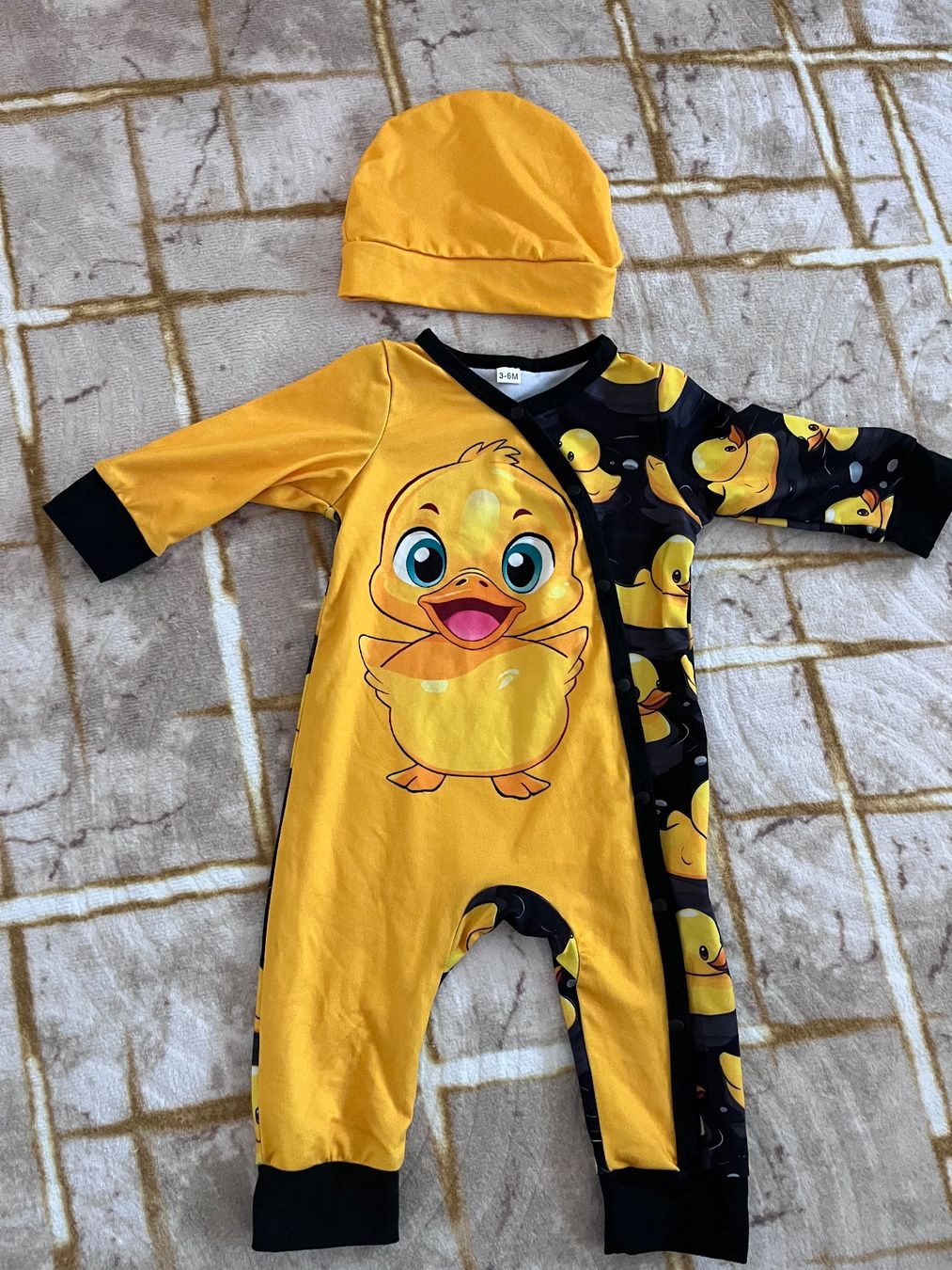Pyjamas & Ähnliches: Strampler mit passender Mütze Grösse 62/68 – Gebraucht aus Riedholz von Charlie_2007