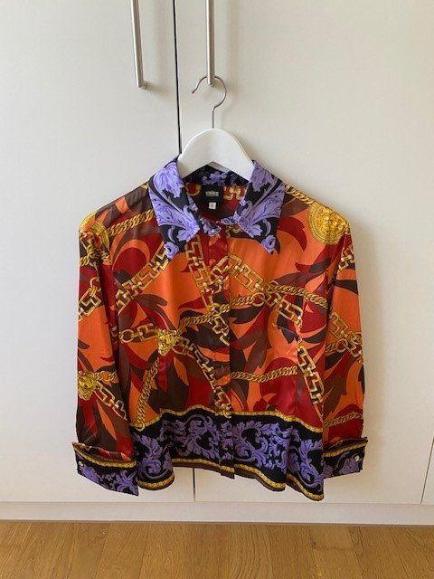 Versace Blusen: Versace Bluse ab CHF 1,- – Gebraucht aus Adligenswil von Propylon