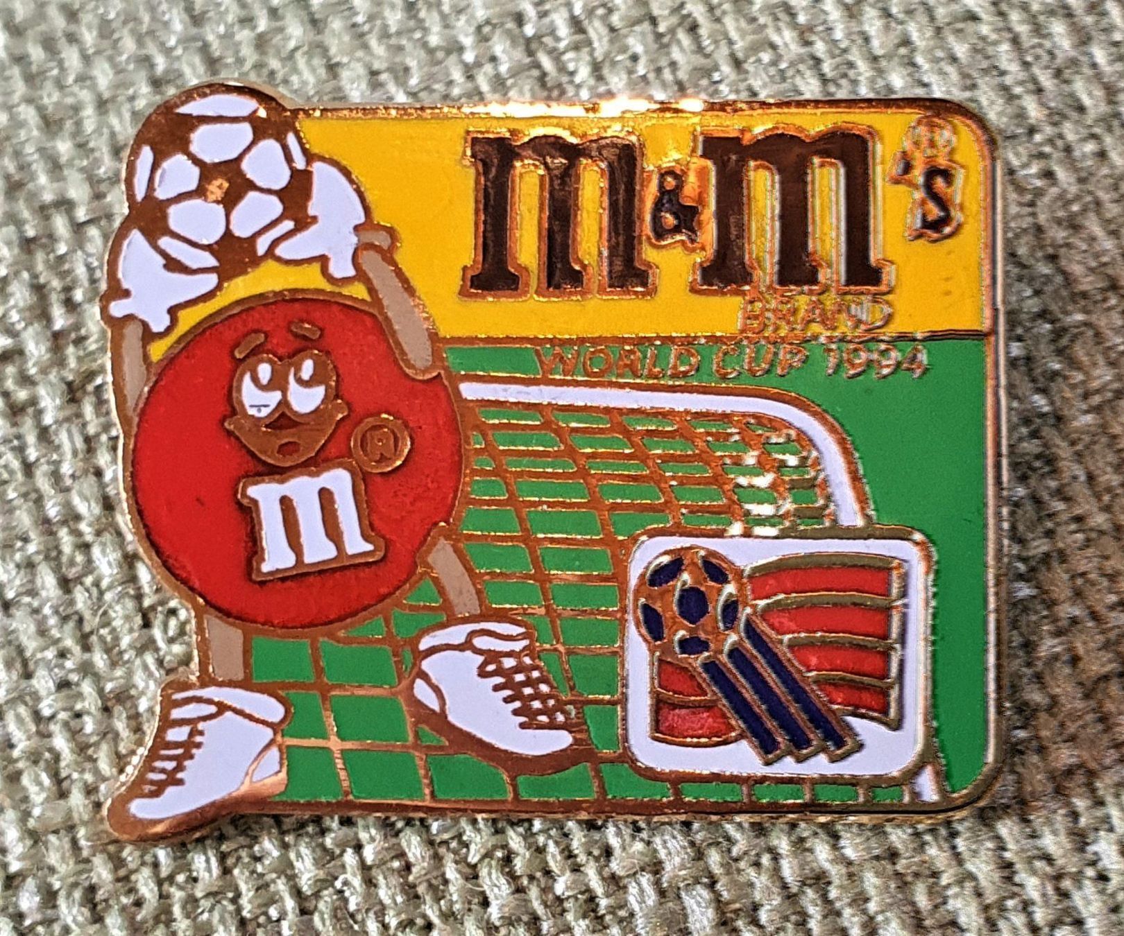 Placchette & Badge: B937 - Pin m&m's Brand World Cup 1994 – Usato da Reinach BL venduto da Boston-Verkauf