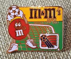 B937 - Pin m&m's Brand World Cup 1994