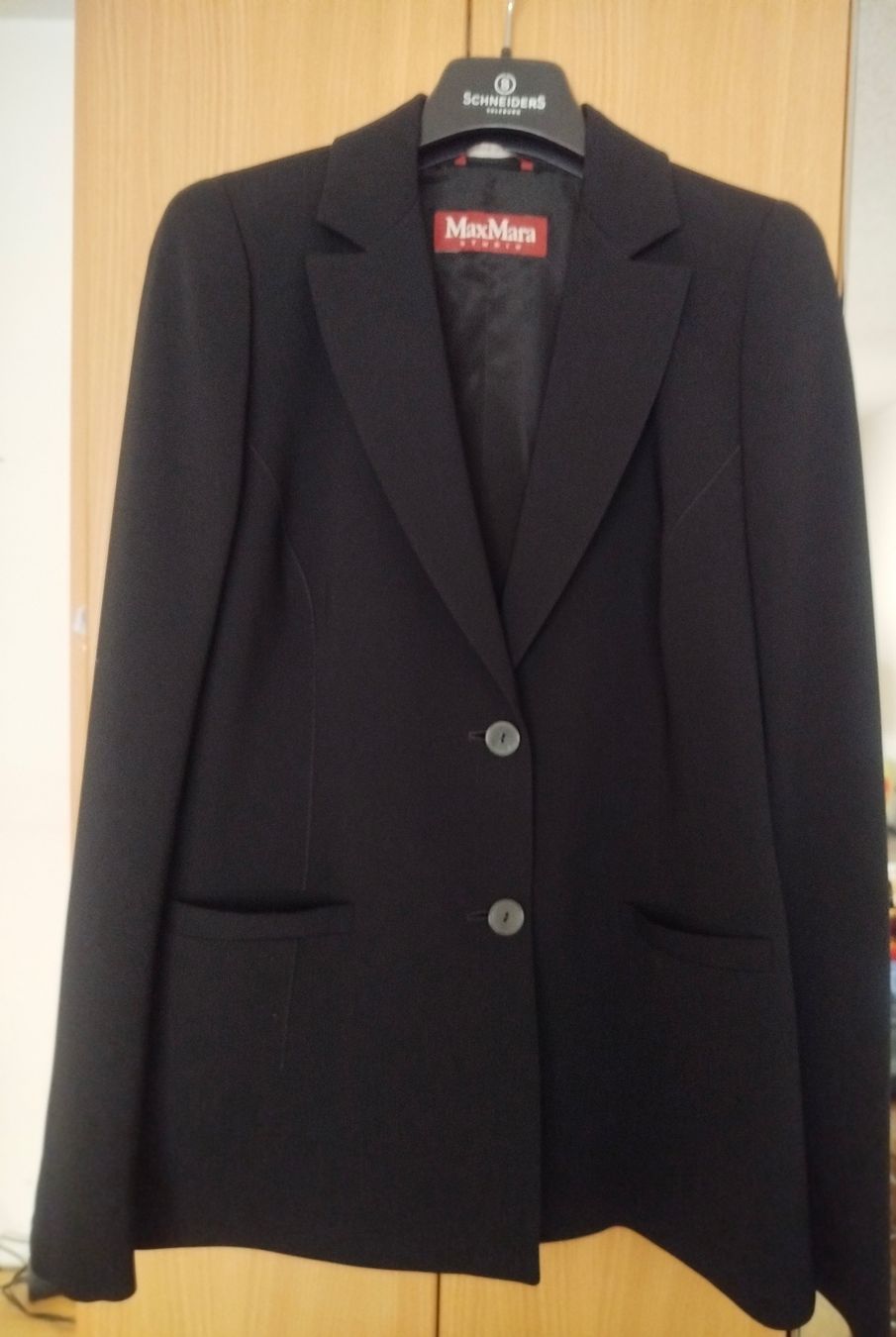 Max Mara Giacche: Max Mara Studio Blazer Wolle schwarz 42 – Usato da Zürich venduto da Victoria64