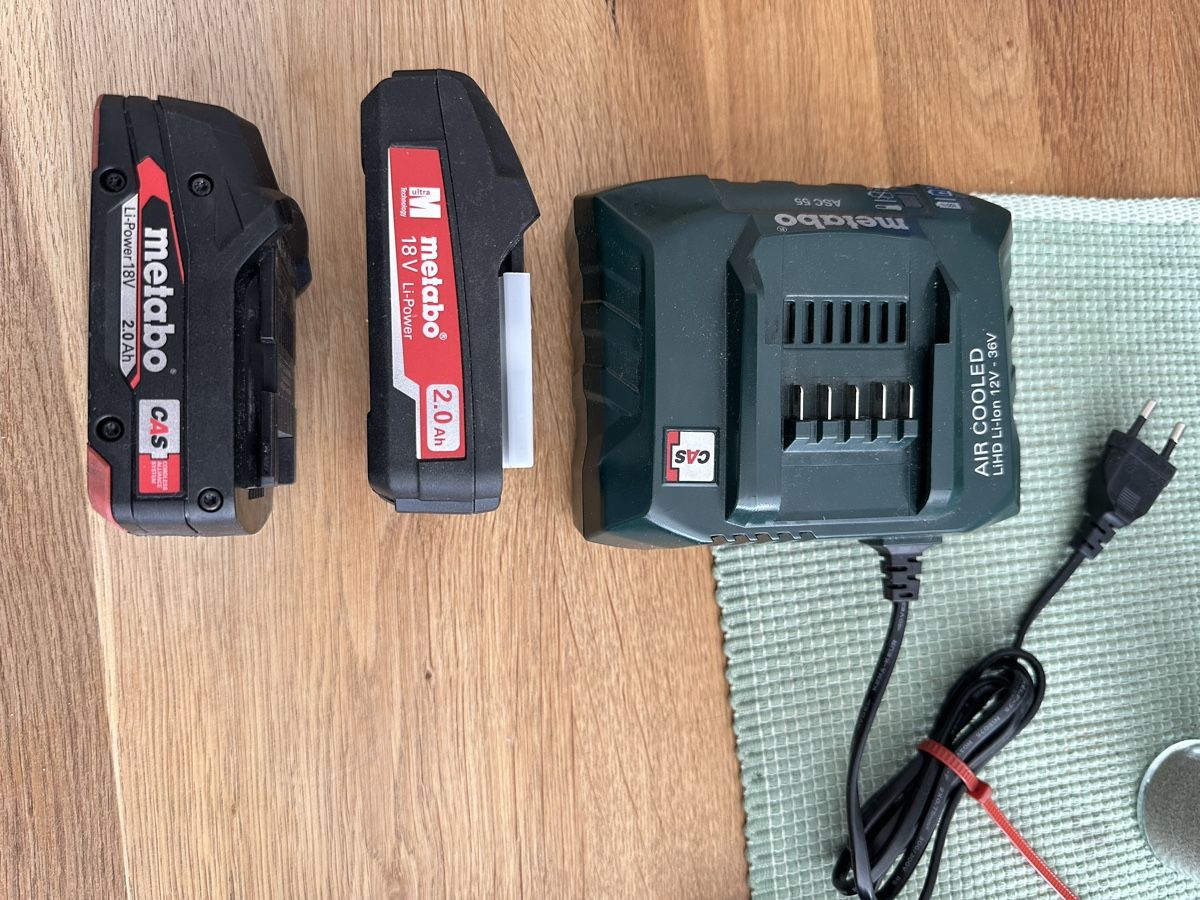 Chargements: metabo Ladegerät mit 2 Akkus – D'occasion à Landquart par lumima
