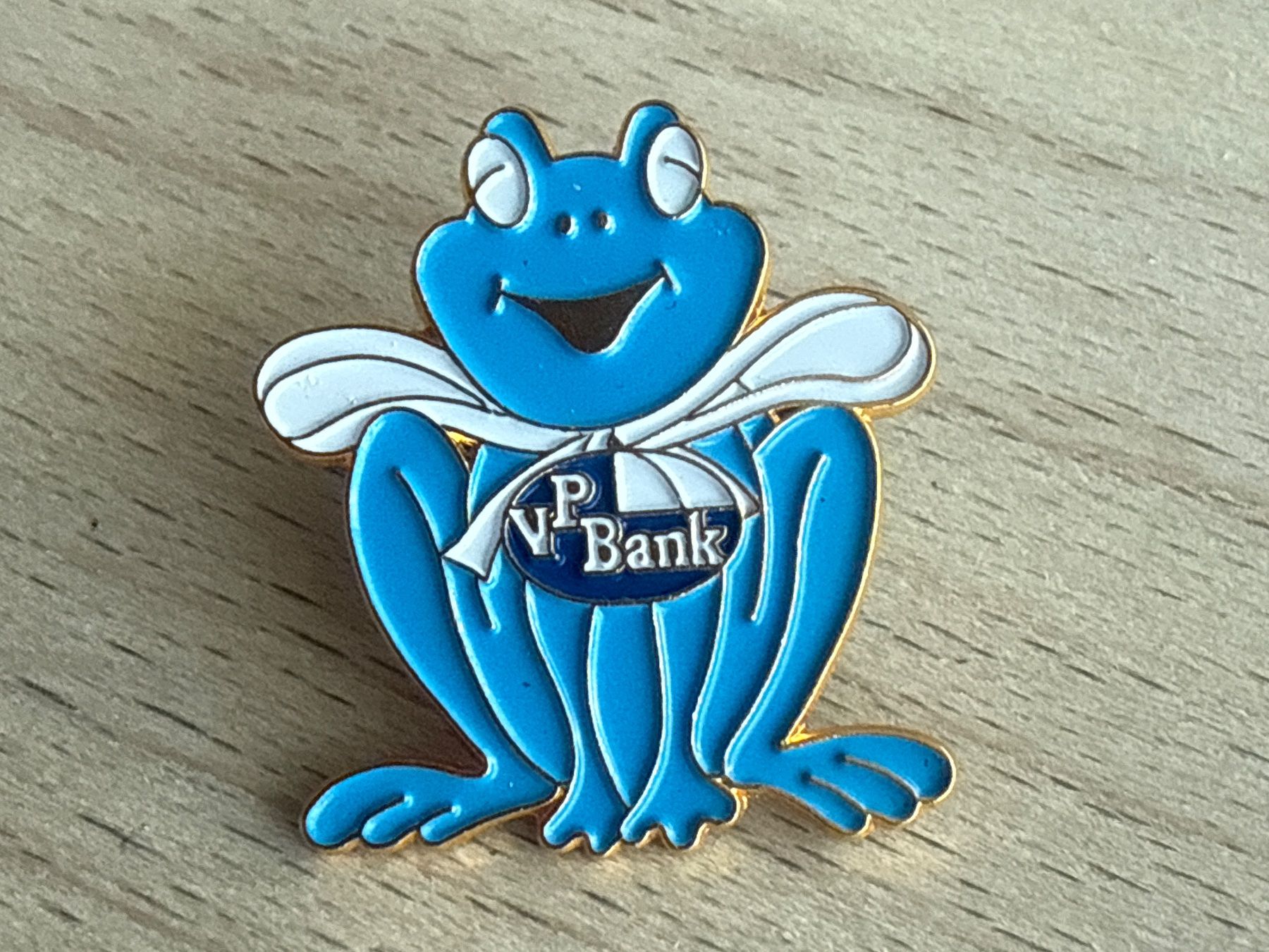 Placchette & Badge: Pin VP Bank Luxembourg – Usato da Glattbrugg venduto da Schweigmatt