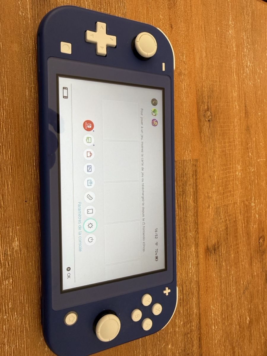 Nintendo Console: Console Nintendo Switch Lite bleu + carte SD 256 – Usato da Plan-les-Ouates venduto da Dalek24