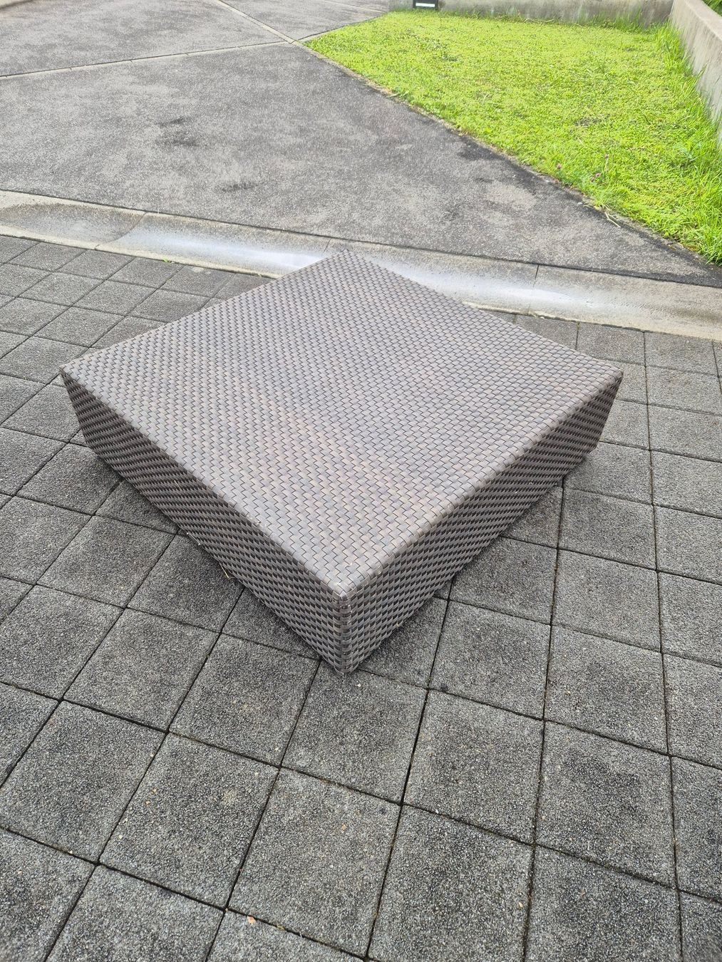 Dedon Tavoli: Dedon Lounge-Hocker / Kaffeetisch – Usato da Kastanienbaum venduto da Japannn