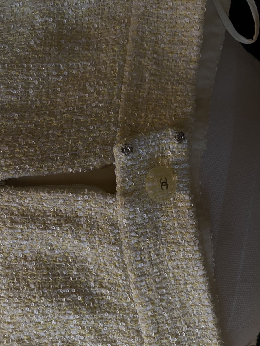 Chanel Pantaloni: Chanel Tweed-Shorts Grösse 38 – Nuovo (secondo la descrizione) da Dietikon venduto da janatroendle 2