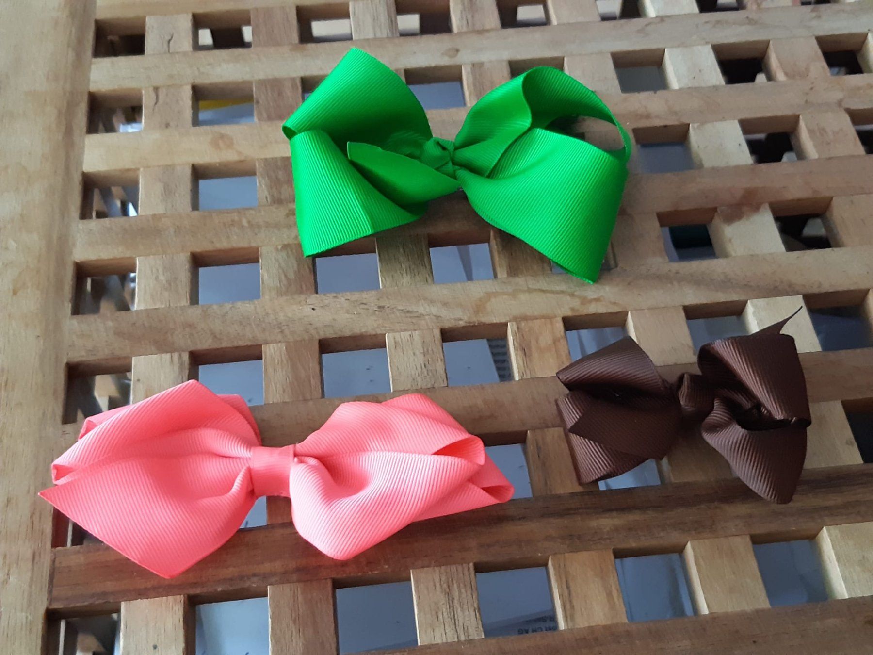 Accessori per capelli: MÄDCHEN 3 STIRNBÄNDER+3 SCHLEIFE, NEUWERT 6STK – Usato da Sachseln venduto da volvoc70 2