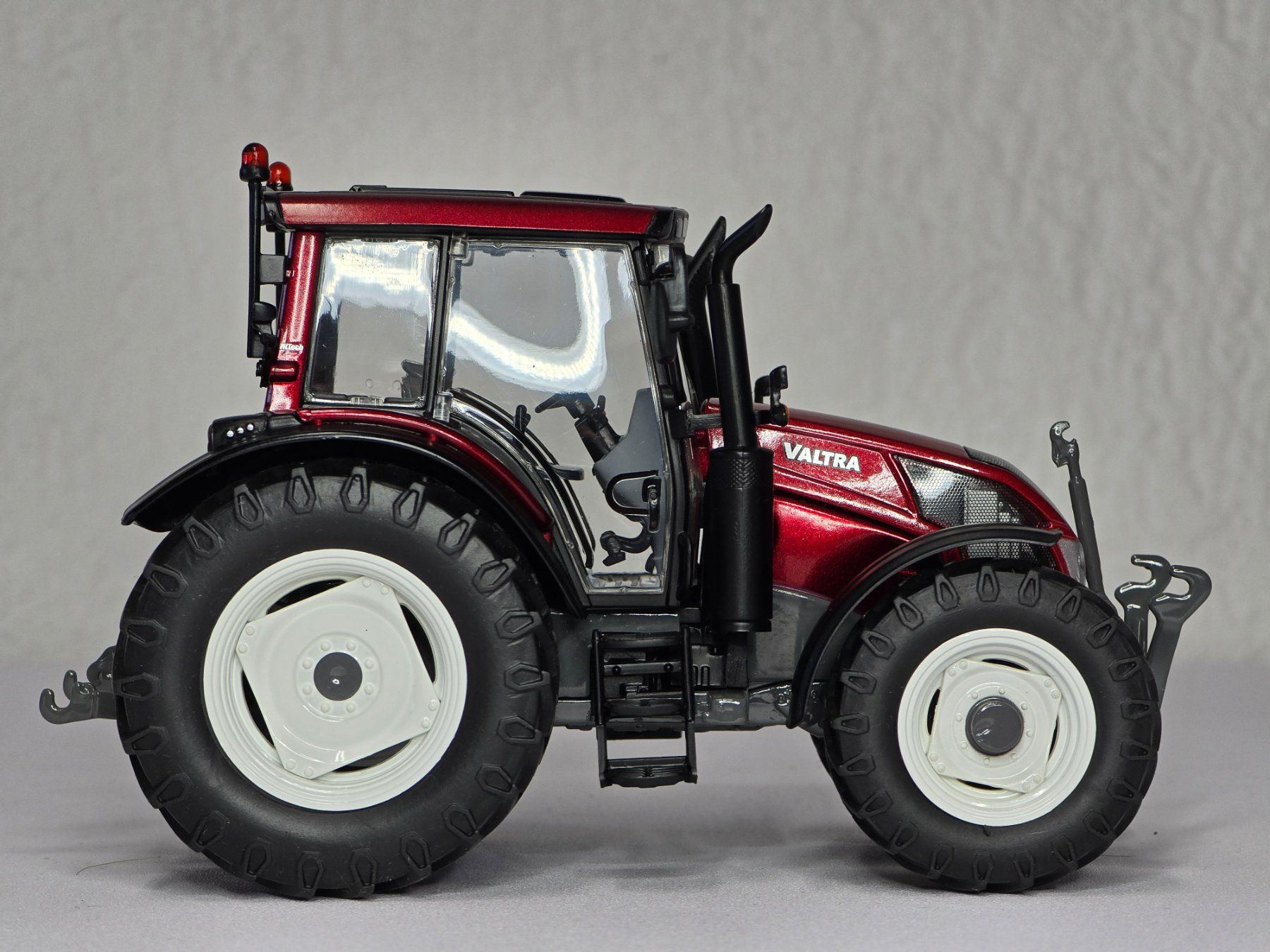 Wiking Kit di modellismo & Modellini statici: Wiking 077326, Valtra N 143 HT3, Vitrine – Nuovo (secondo la descrizione) da Kloten venduto da Nicola2 8