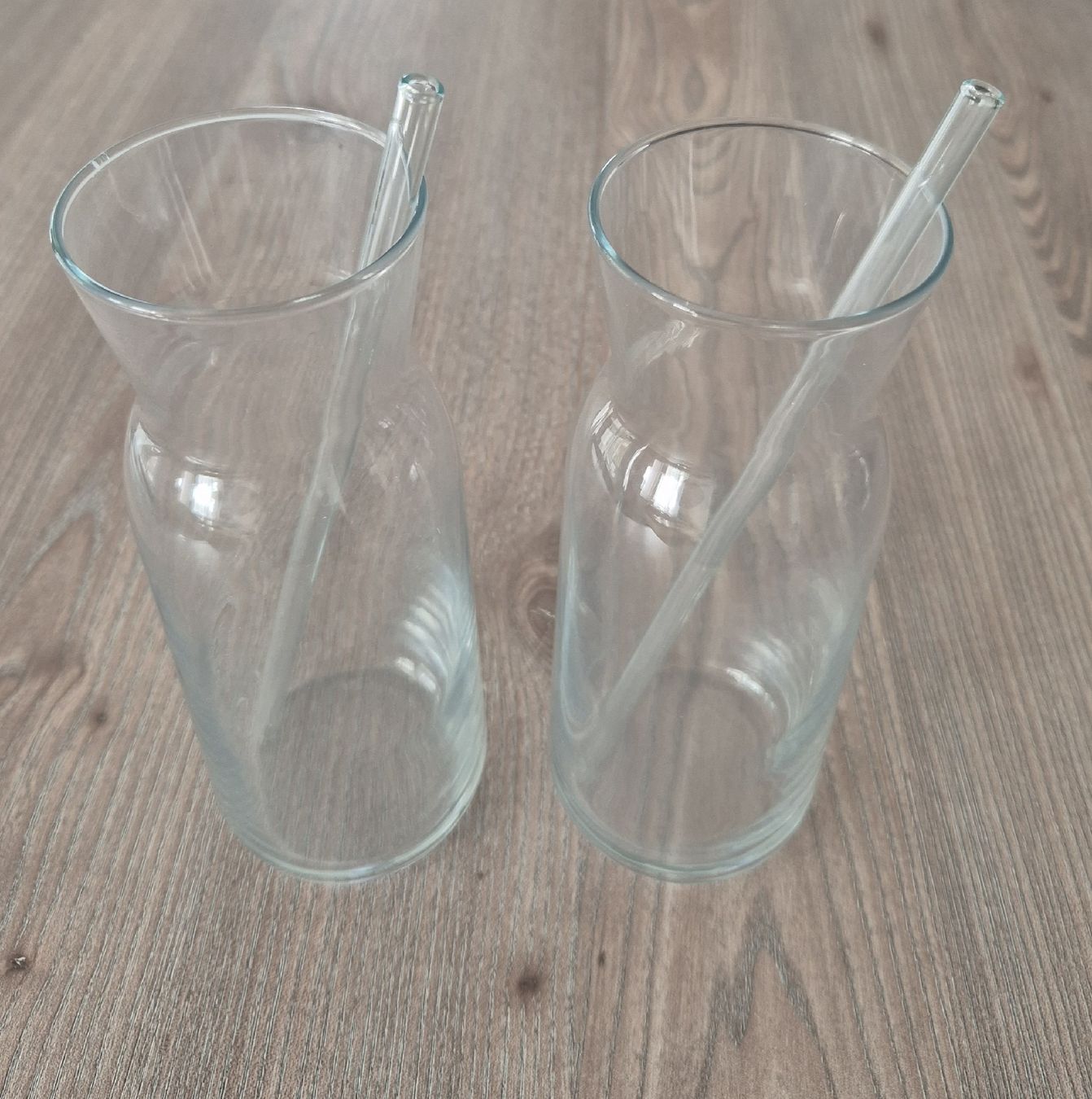 Caraffe: 2 Glaskaraffen+ Glasstrohhalm, Cocktailgläser, Glas, Karaffe – Nuovo (secondo la descrizione) da Seuzach venduto da Gugelchopf