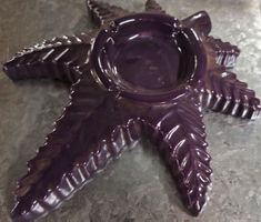 Aschenbecher Blattform lila Keramik unbenutzt