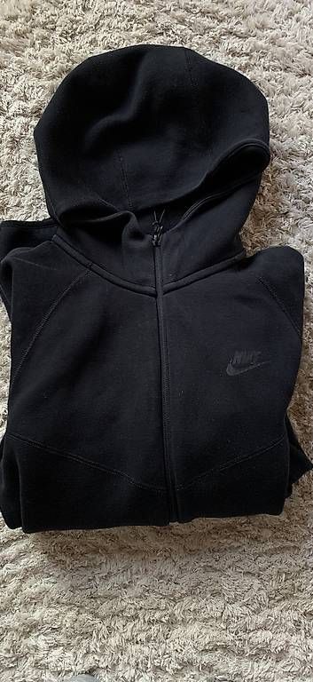 Giacche: Nike tech ERGO noir – Usato da Satigny venduto da kyl_yy7p 3