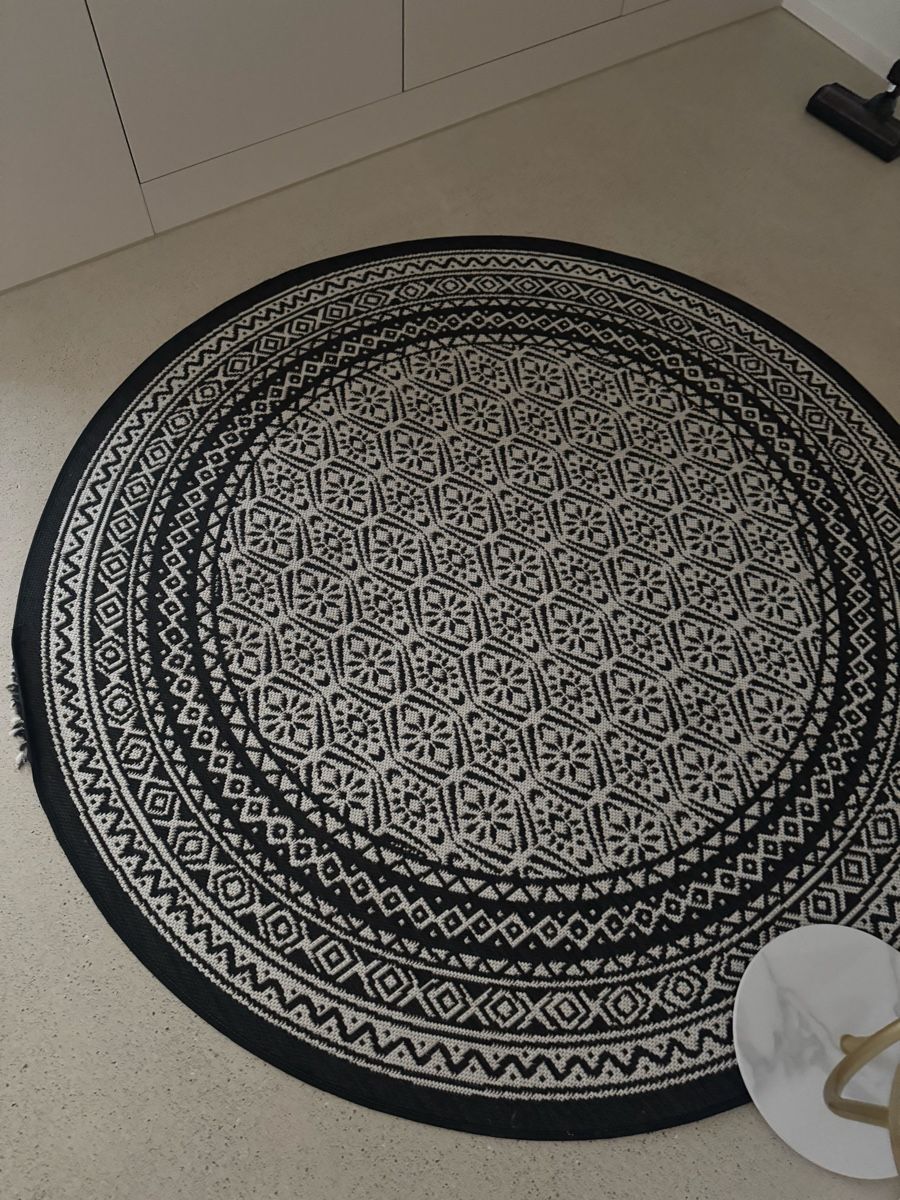 Tappeti: Teppich Rund Gebrauchsspuren vorhanden  – Usato da Schaffhausen venduto da lal_bk69
