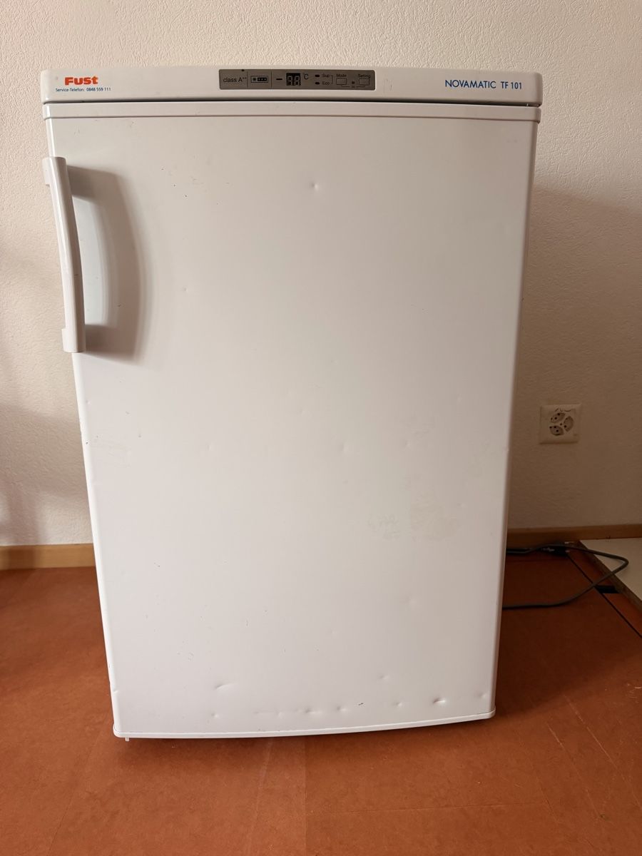 Congelatori: Gefrierschrank Fust Novomatic TF 101 – Usato da Gwatt (Thun) venduto da Glahad
