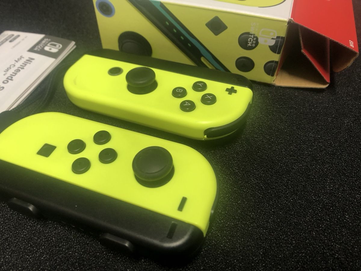 Nintendo Controller: Nintendo Switch Joy-Con Neon Yellow – Nuovo (secondo la descrizione) da Reinach BL venduto da colmarer 6
