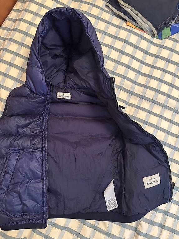 Altro abbigliamento per bambino: smanicato blu stone island junior originale – Usato da Carabbia venduto da fab_6y2g 1
