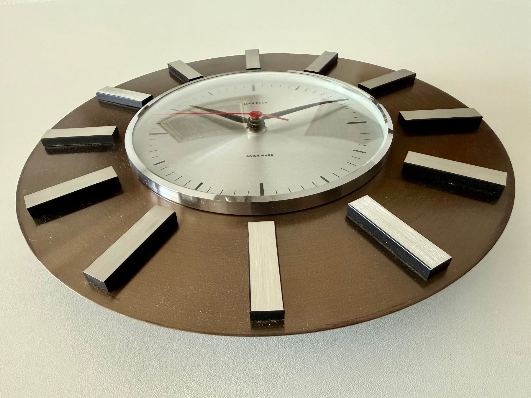 Orologi da terra & Orologi da parete: Pendule murale Elagwatch, Modernisme/Minimalisme industriel – Nuovo (secondo la descrizione) da Le Mont-sur-Lausanne venduto da LycaGallery 1