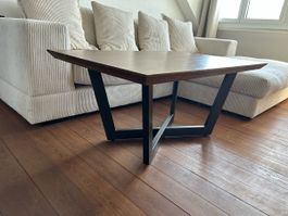 Wohnzimmertisch Holzplatte schwarz Metallgestell
