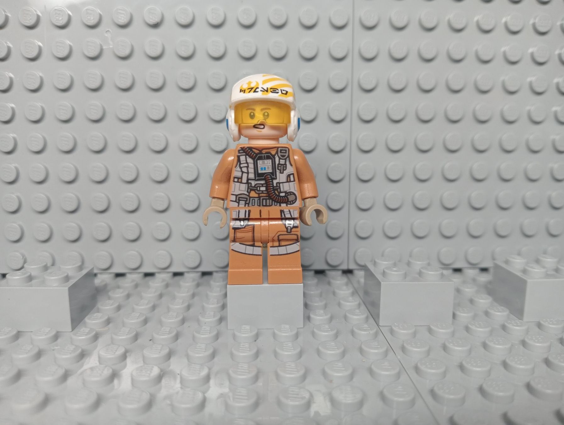 Lego Kit di costruzioni: Lego Star Wars -  Resistance Bomber Pilot – Nuovo (secondo la descrizione) da Arconciel venduto da breakout103