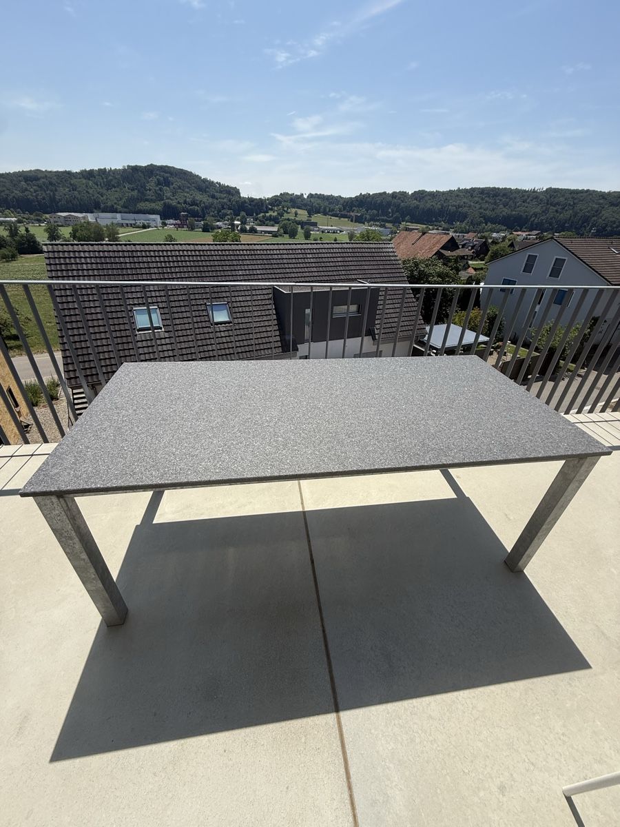 Tables: Granit Gartentisch – D'occasion à Thayngen par fun_qwl9