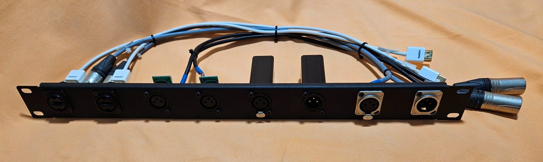 Convertitori: Patch audio et vidéo – Usato da St-Cierges venduto da Pestol