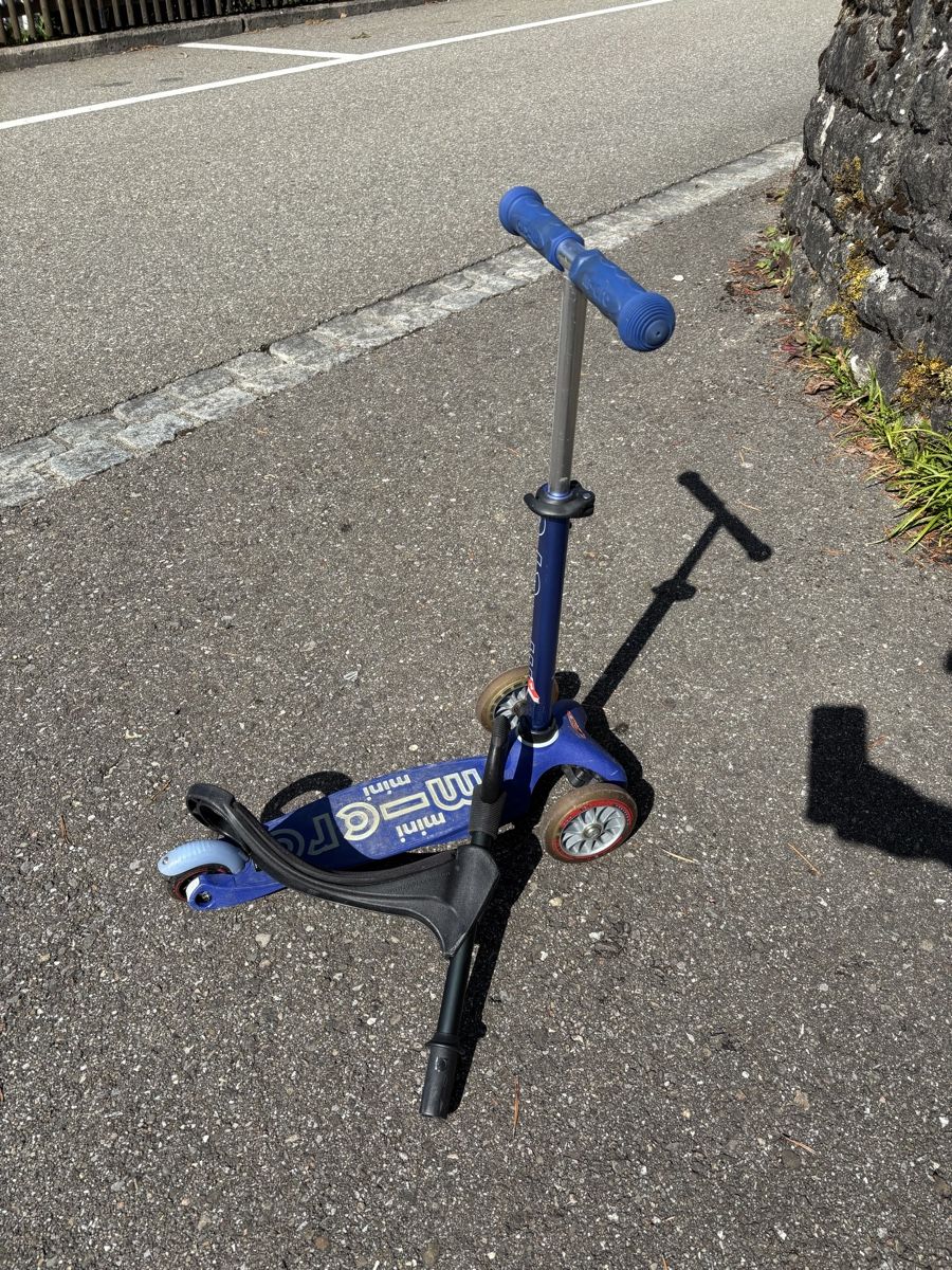 Micro Kickboard: Mini Micro Roller blau für Kinder – Usato da Ennetbaden venduto da Section_H 1