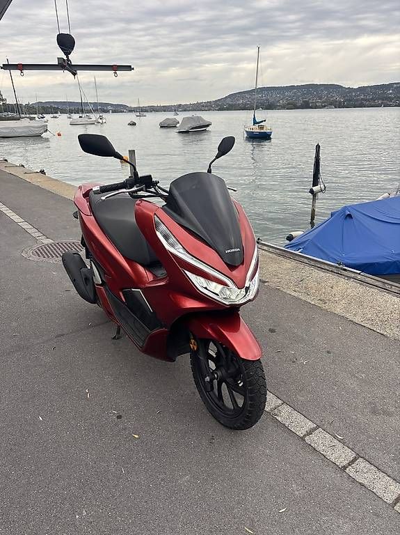 Honda Scooter: Honda PCX 125 Roller – Usato da Rüschlikon venduto da luc_yj7r