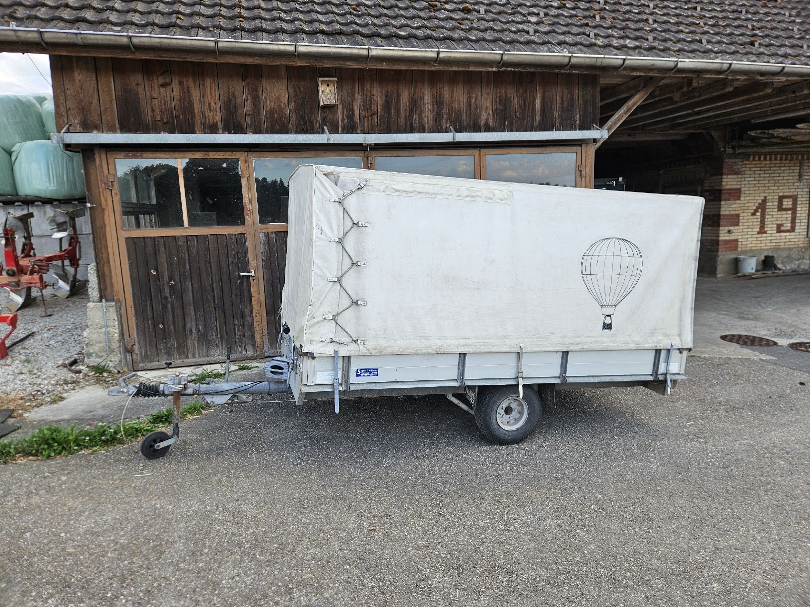 Barthau Remorques: Anhänger Barthau mit Verdeck 3x1,5m – Défectueux à Buttisholz par EAGB
