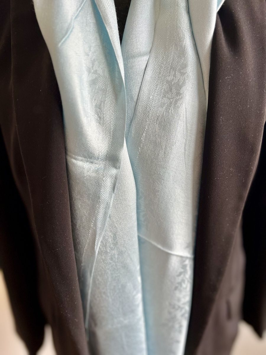 Foulards, Tücher & Schals: Echarpe 100% soie bleu clair, élégante et douce. – Neu und originalverpackt aus Coffrane von Luxary_16 4