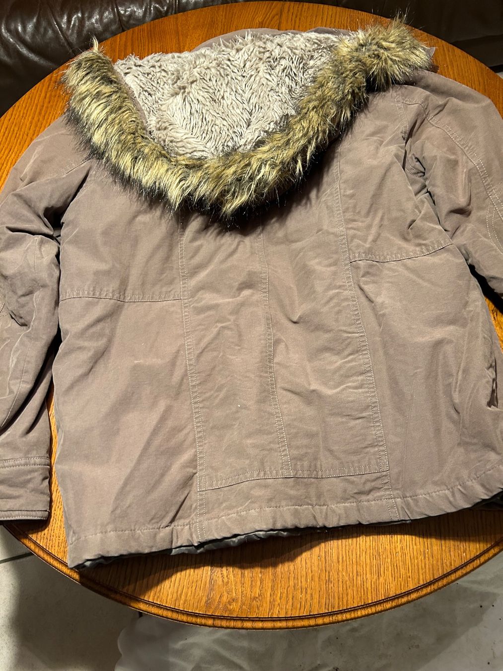 Vestes: Veste à capuche dame – D'occasion à Montsevelier par Batson 1