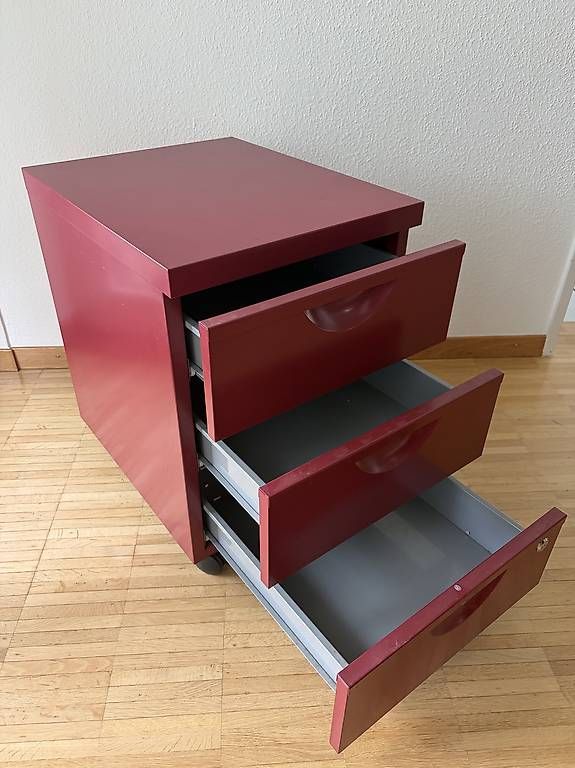 Banconi: Ikea Metall Rollcontainer Bordeaux Rot Büro Arbeitszimmer – Usato da Riehen venduto da j-unit 1