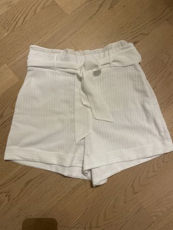 Sommer Shorts weiss kariert Gr. 34 neuwertig