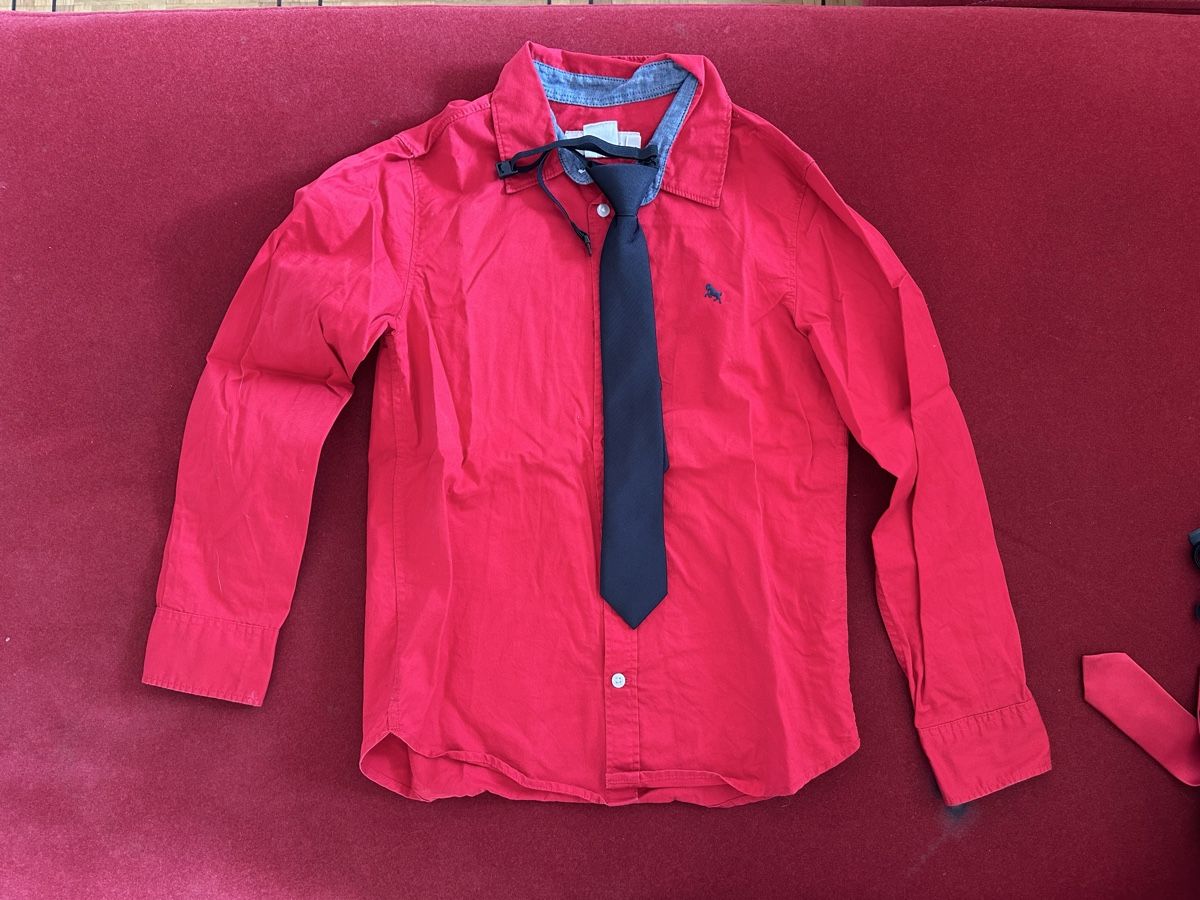 Camicie, T-shirt & Polo: Rotes Hemd mit Kravatte – Usato da Le Mont sur Lausanne venduto da butterfly67