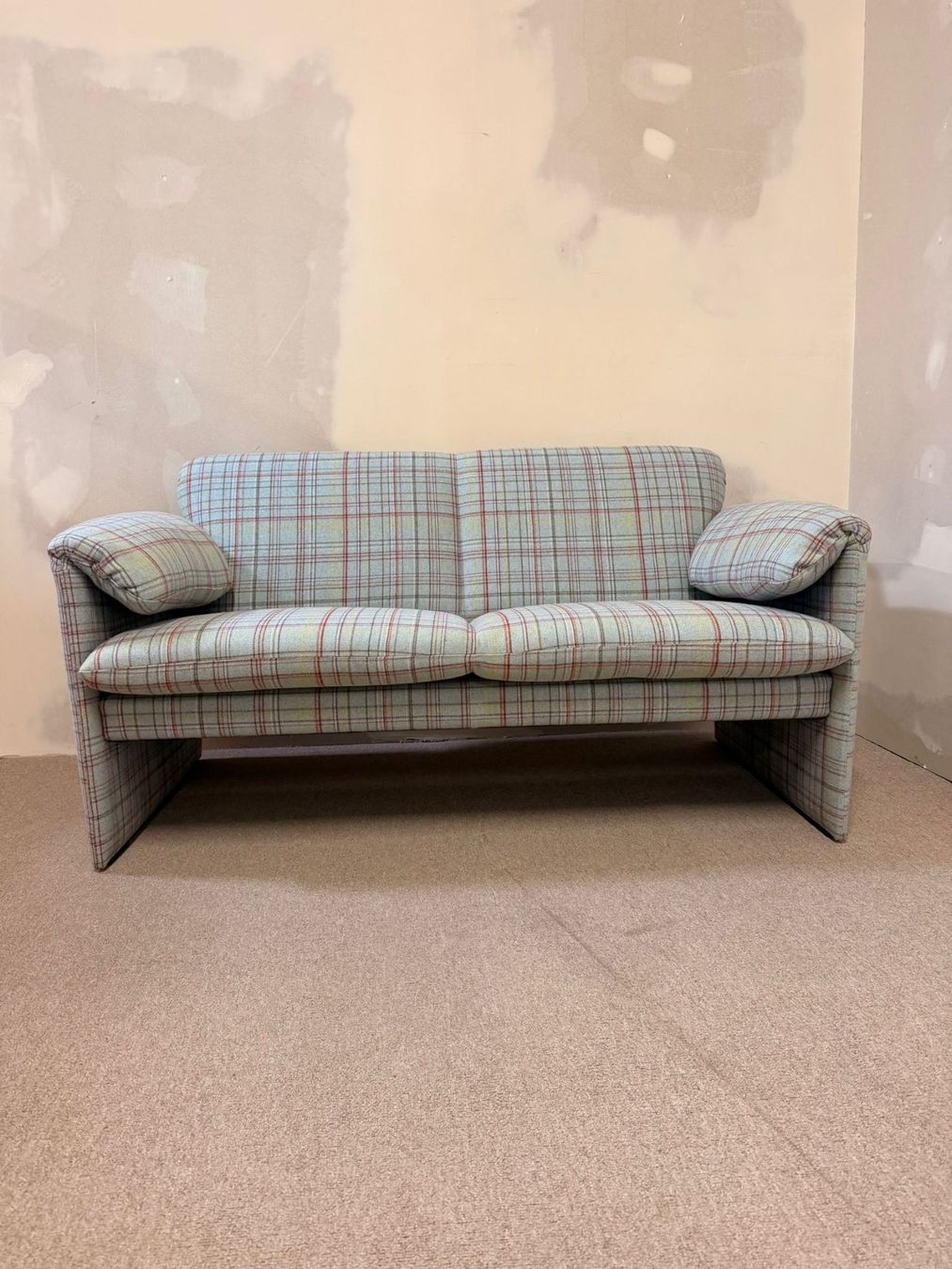 Leolux Divani: Leolux Bora Bora Sofa 2-sitzer im Karomuster in hellblau – Usato da Rickenbach ZH venduto da Insider-Boerse 4