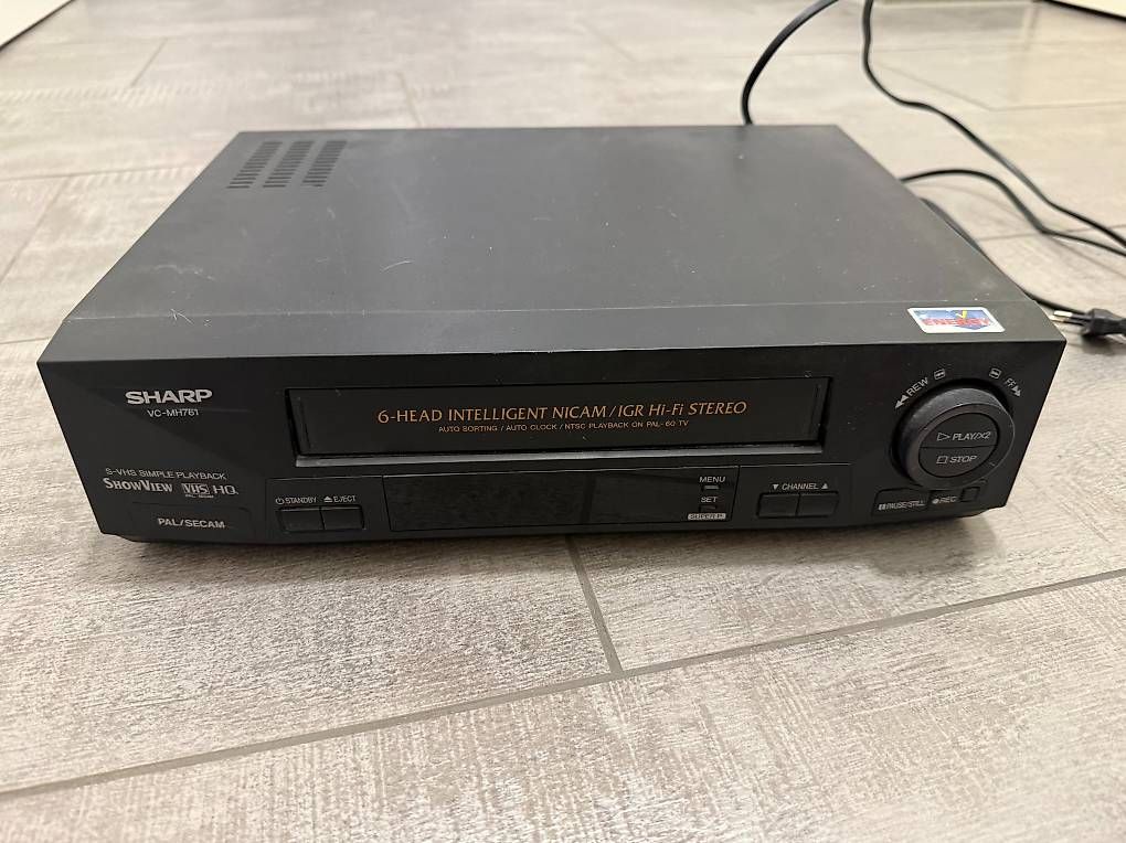 Sharp Multimediaplayer & Streamer: Lecteur VHS Sharp – Gebraucht aus Le Brassus von pau_6yqn