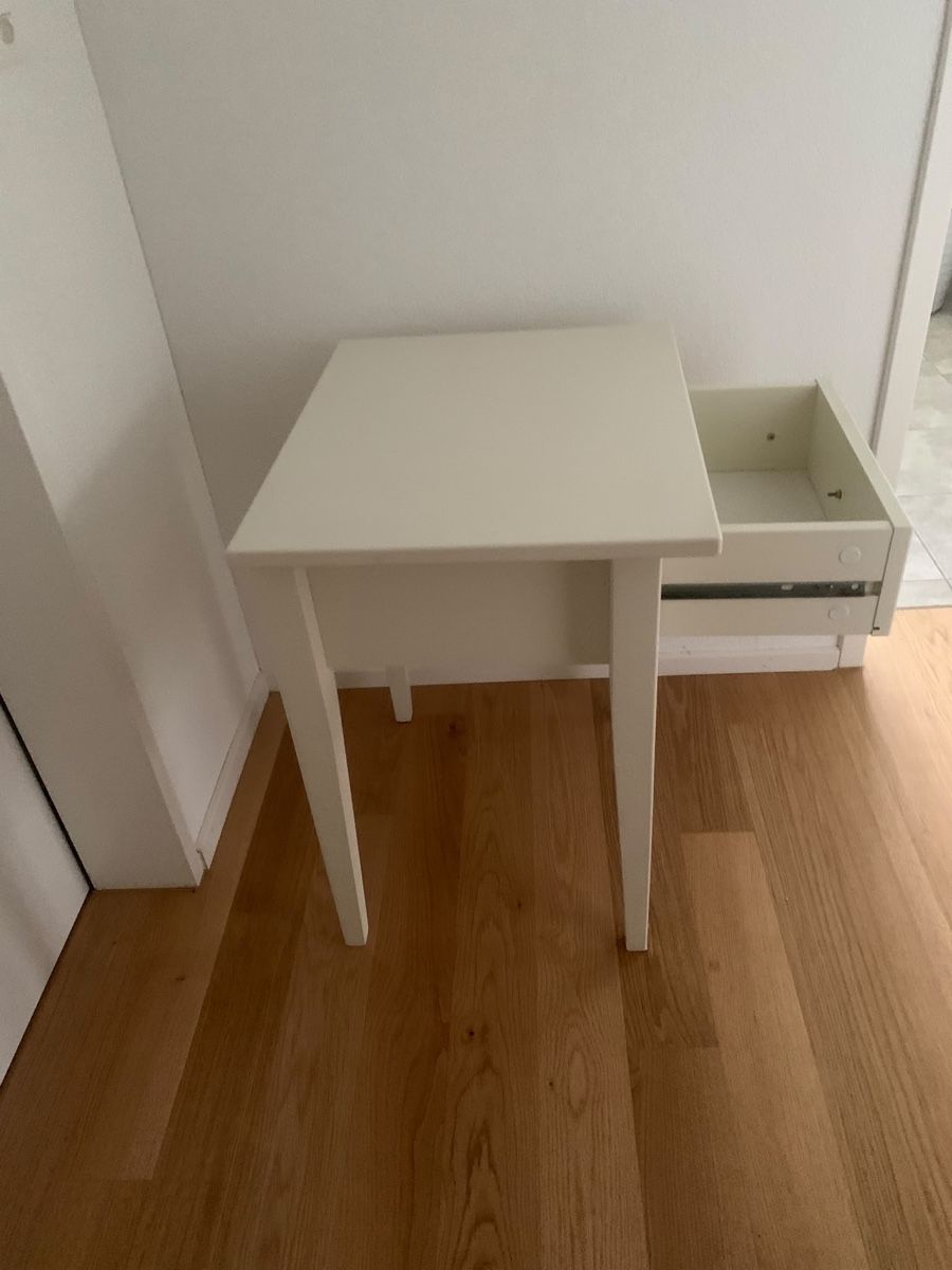 Ikea Tables de nuit: Nachtisch Ikea Hemnes – D'occasion à Bassersdorf par ca.44 1