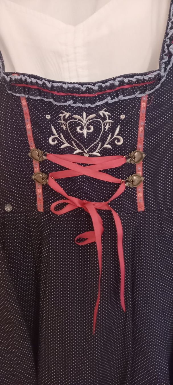 Kleider: Dirndl Grösse 42 – Gebraucht aus Schindellegi von mtri 2